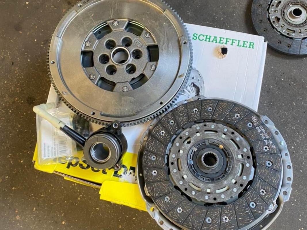 KIT EMBRAYAGE / VOLANT MOTEUR