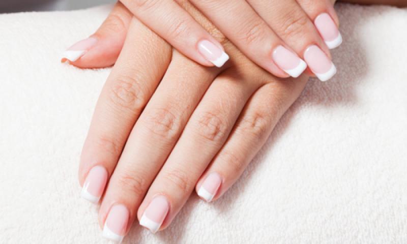 Pose d'ongles résine