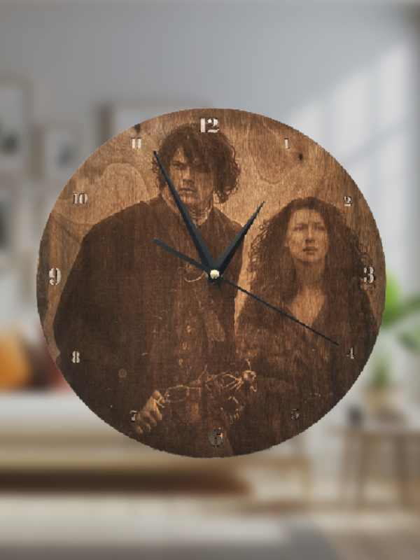 Horloge Murale en Bois – Thème Outlander